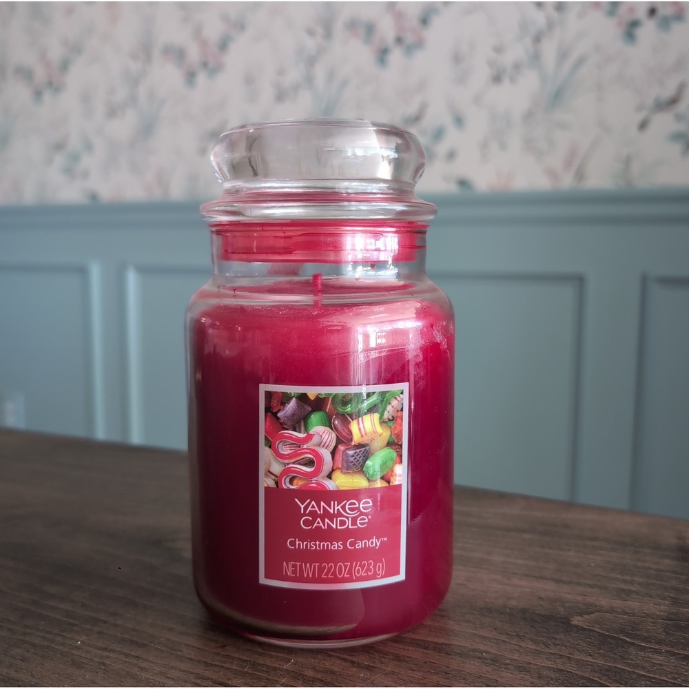 22-ounce Yankee Candle with lid, Christmas Candy scented